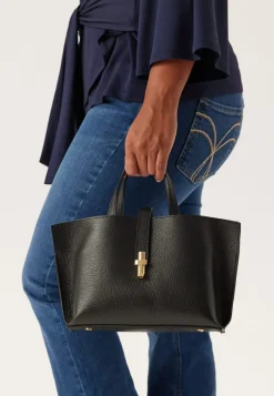 Latalia Aversa Leather Handbag