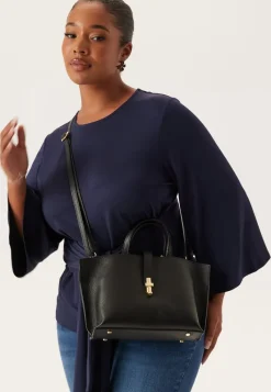 Latalia Aversa Leather Handbag