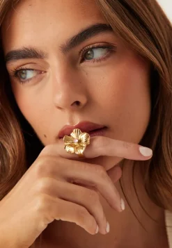 BY JOLIMA Daisy Ring Celebration