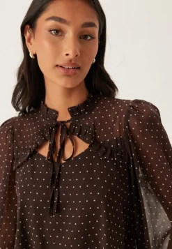 BUBBLEROOM Frill Tie Blouse