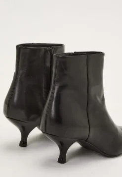 MAKE WAY Heeled Leather Ankle Boot