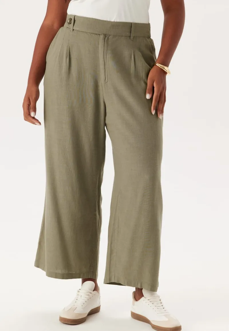 Happy Holly Linen Pants