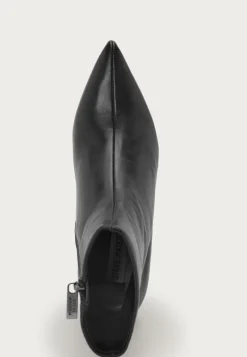 Steve Madden Lulah Leather Ankle Boots