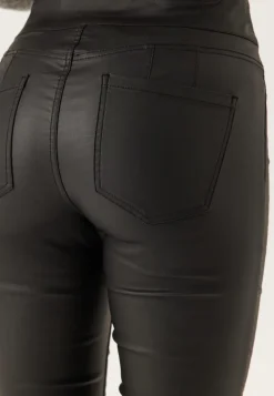 Happy Holly Push-up Coated Slim Trousers