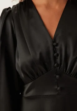 BUBBLEROOM Satin V-neck Maxi Dress