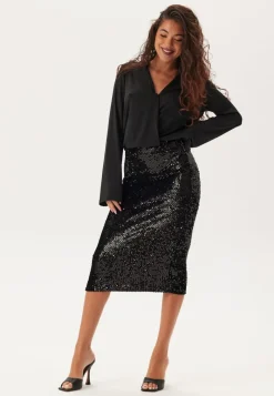 Happy Holly Sequin Trumpet Sleeve Midi Dress