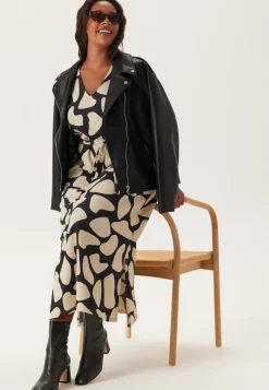 Happy Holly Structured Puff Sleeve Midi Dress