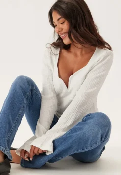 BUBBLEROOM Structured V-Neck Top