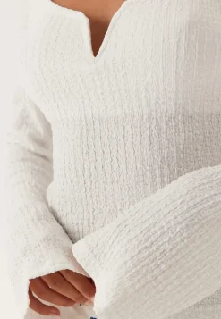 BUBBLEROOM Structured V-Neck Top