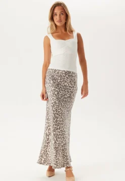 BUBBLEROOM Sweetheart Neckline Tank Top