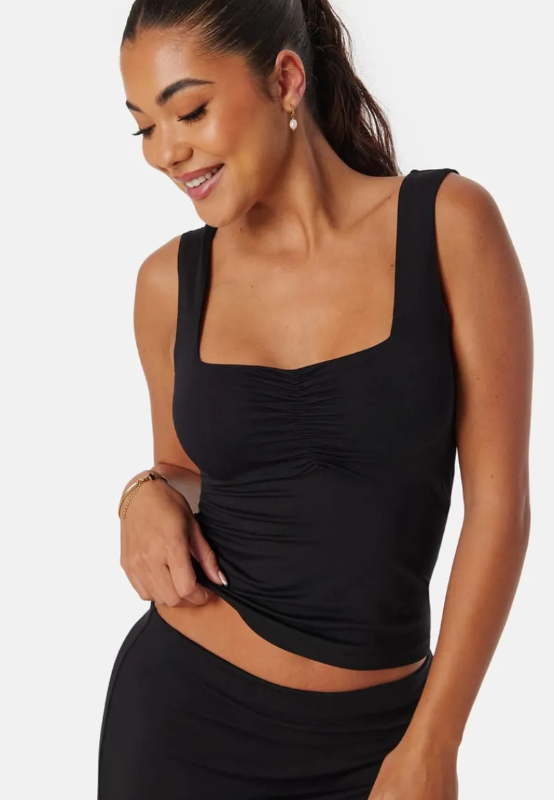 BUBBLEROOM Sweetheart Neckline Tank Top